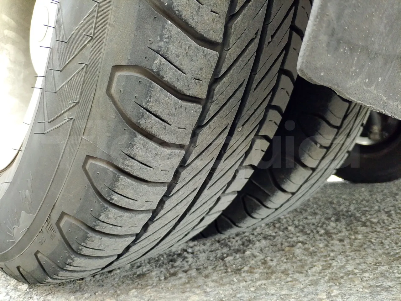 Iveco Eclipse 65C15-70/ Euro 3 - 107Kw - 6,950Mt - tread condition third axle tires left