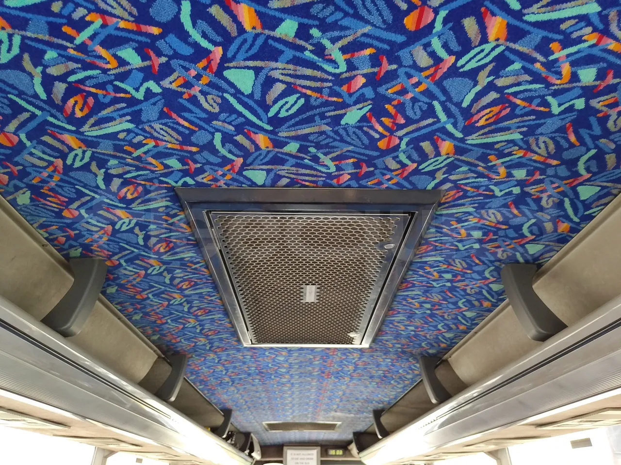 Iveco Eclipse 65C15-70/ Euro 3 - 107Kw - 6,950Mt - overhead compartments photo