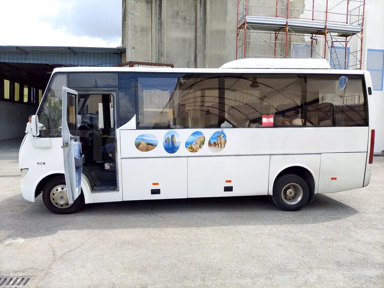 Iveco Eclipse 65C15-70/ Euro 3 - 107Kw - 6,950Mt - right side doors open
