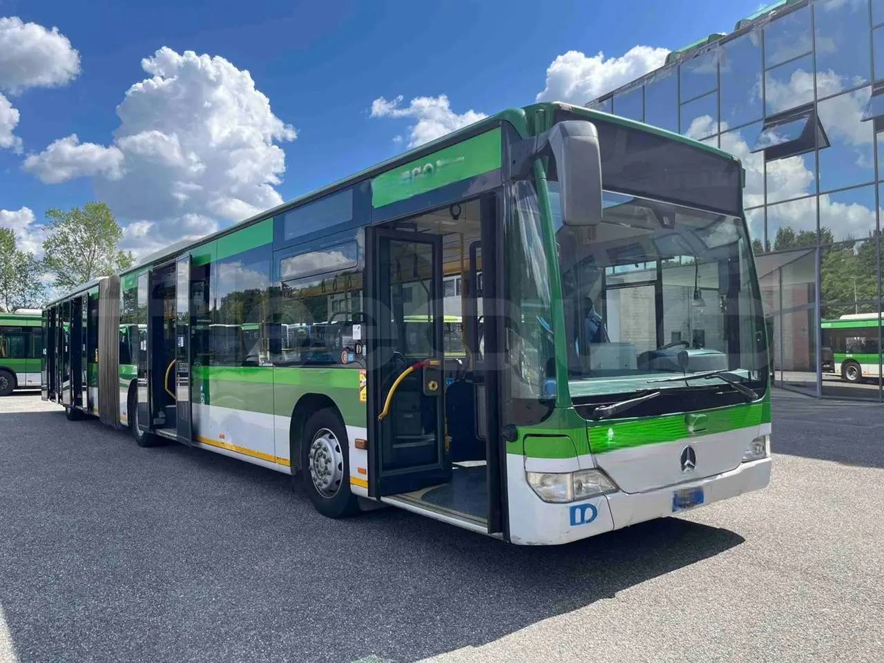 Mercedes-Benz Citaro G - 3/4 Front Right Side Doors Open
