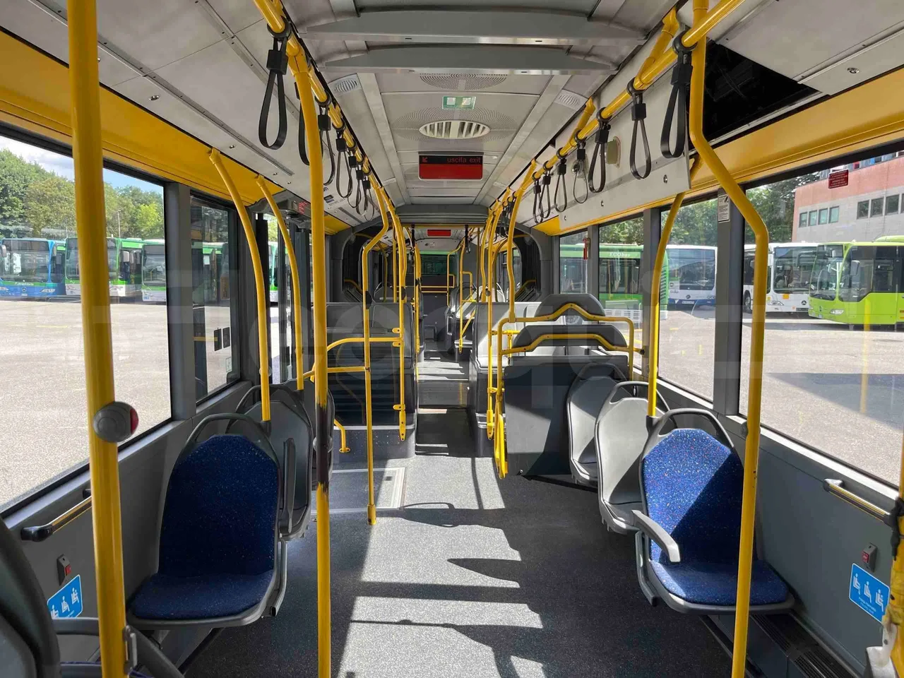 Mercedes-Benz Citaro G - handrails photo