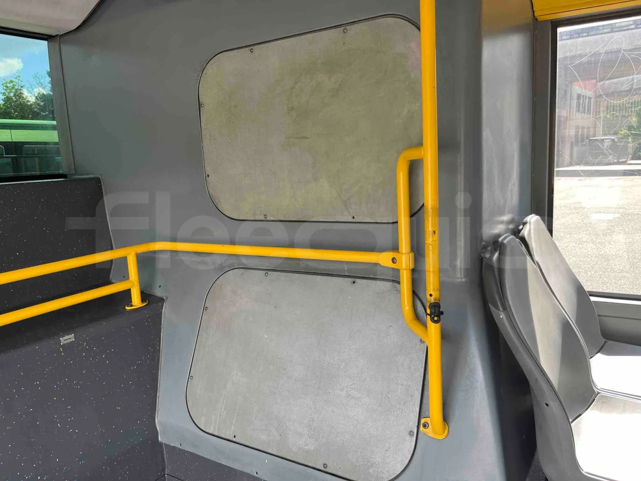 Mercedes-Benz Citaro G - floor hatches photo