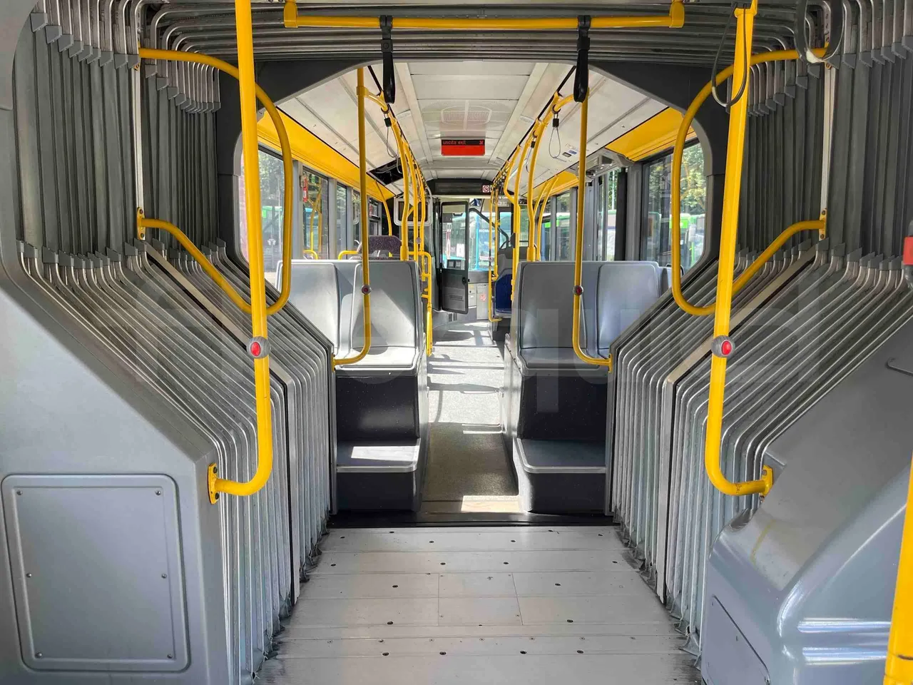Mercedes-Benz Citaro G - Forward Seats From Middle Position