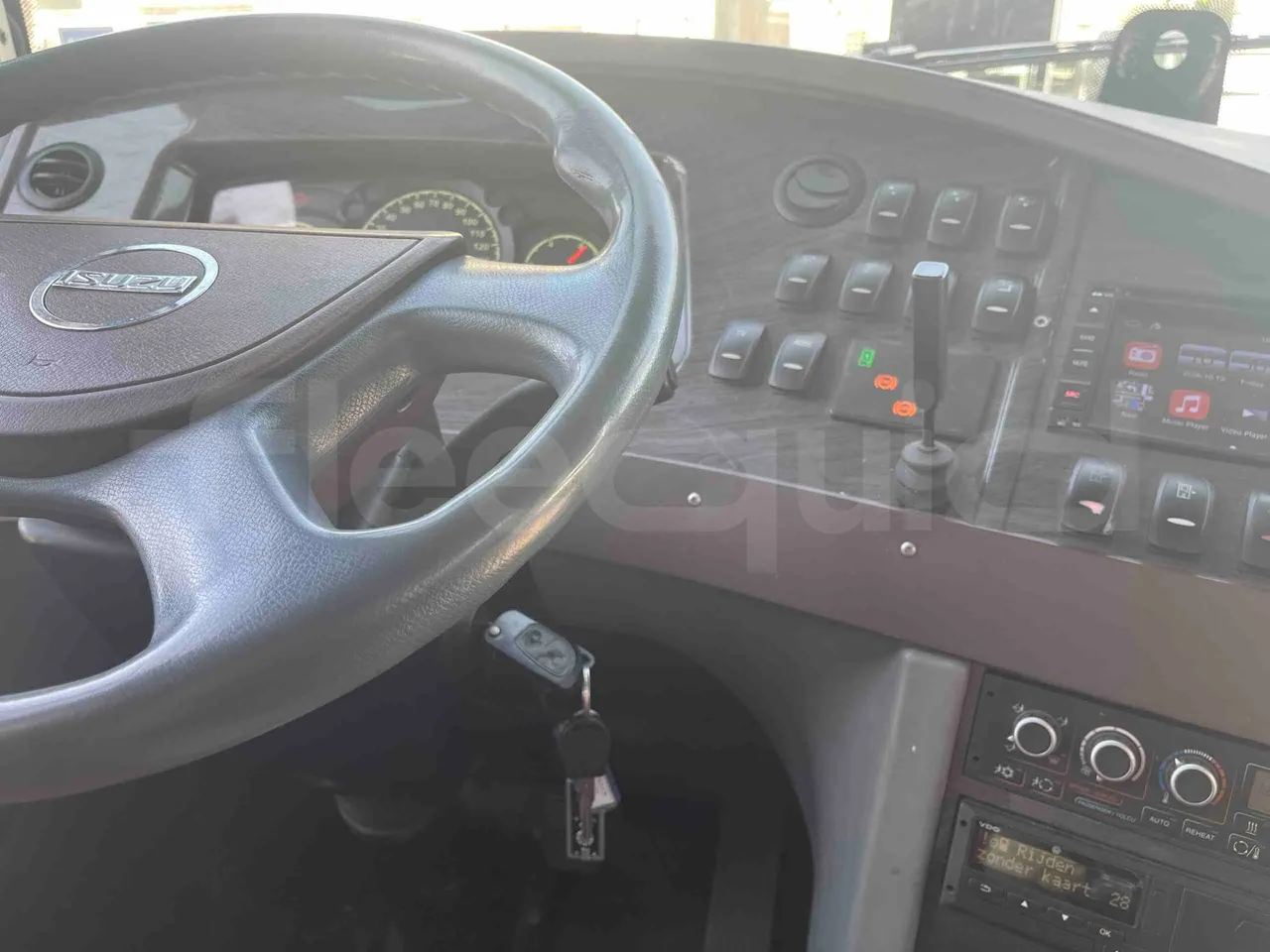 Isuzu Visigo - command unit indicators
