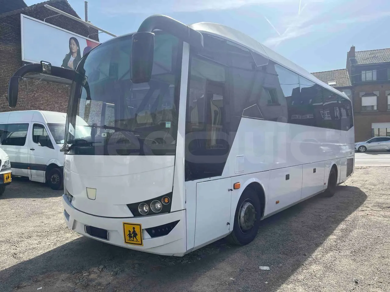 Isuzu Visigo - 3/4 front left