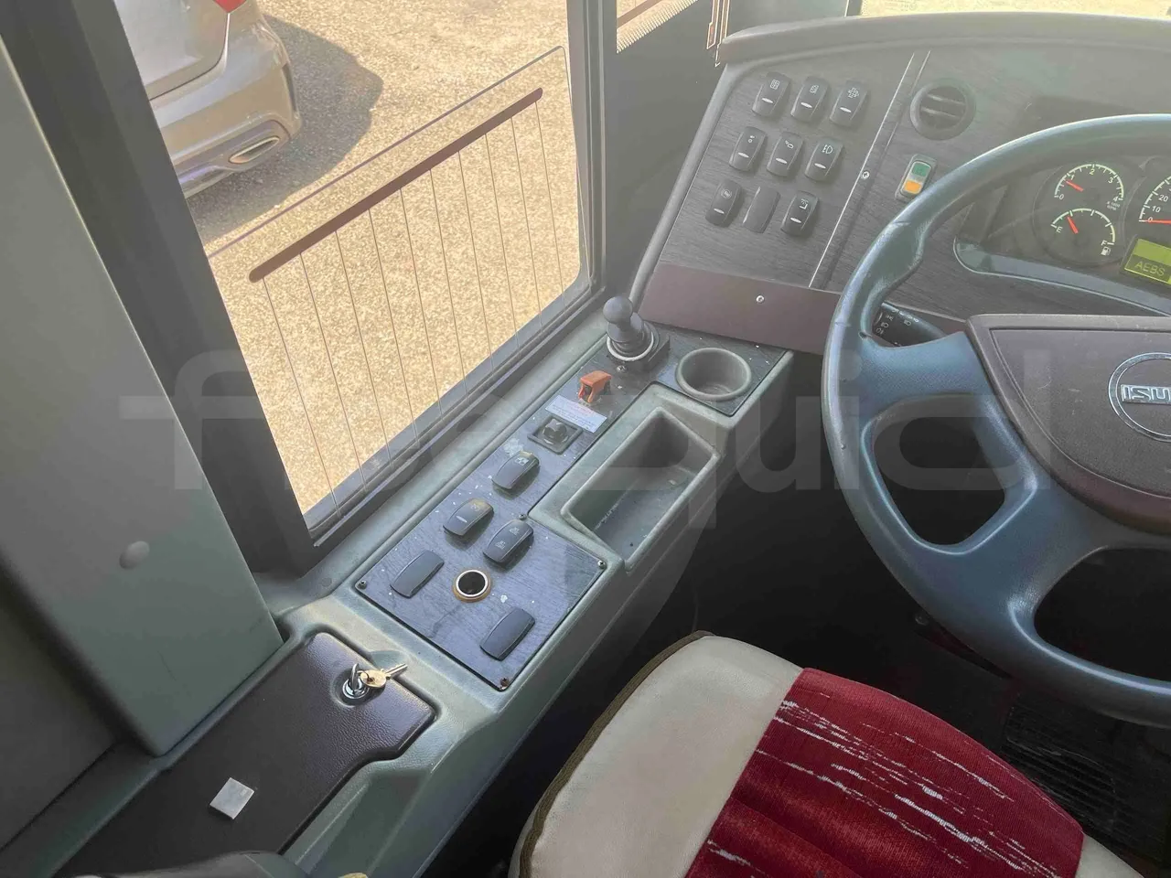 Isuzu Visigo - onboard devices 1