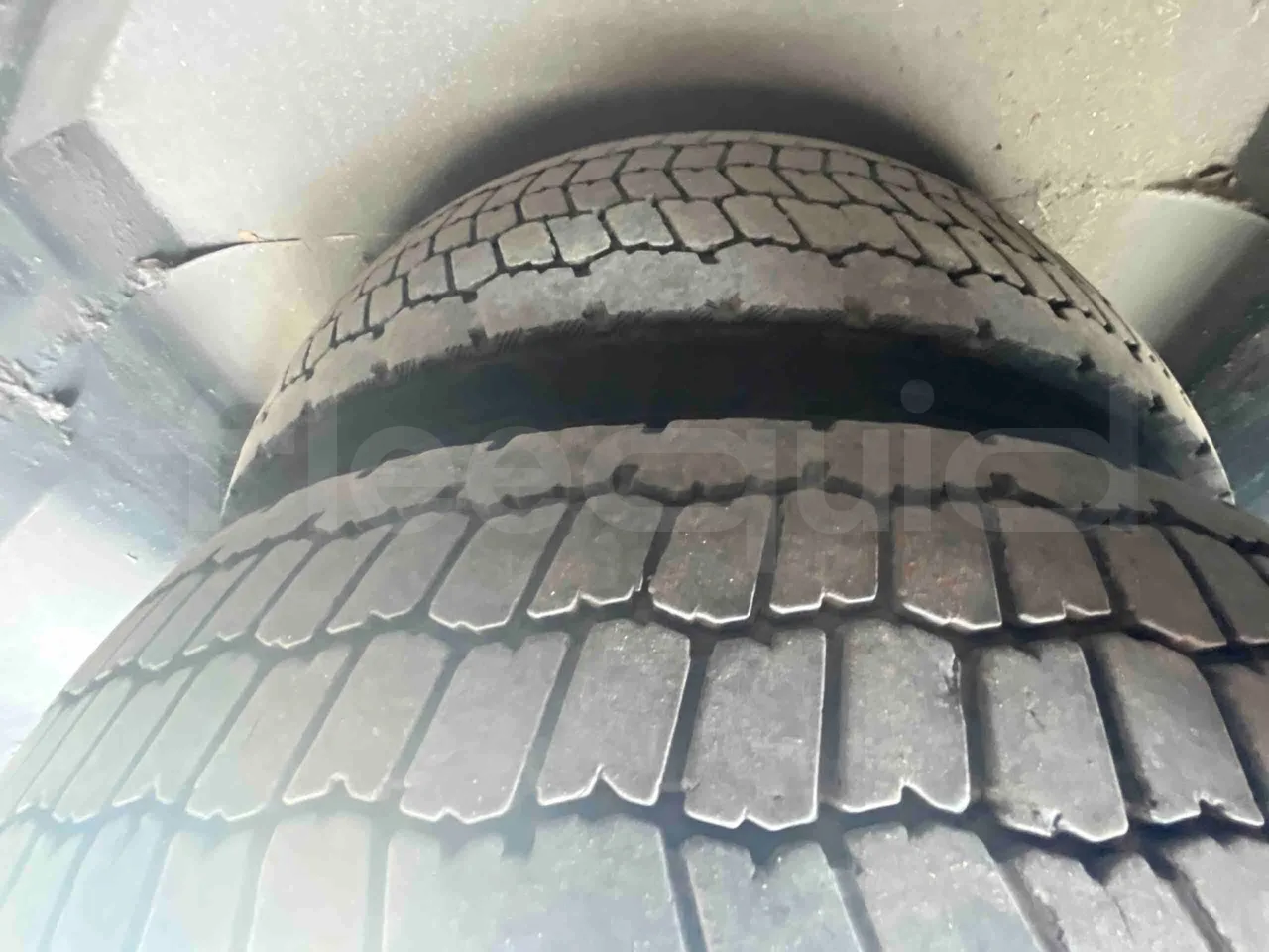 Isuzu Visigo - axel 3  discs right