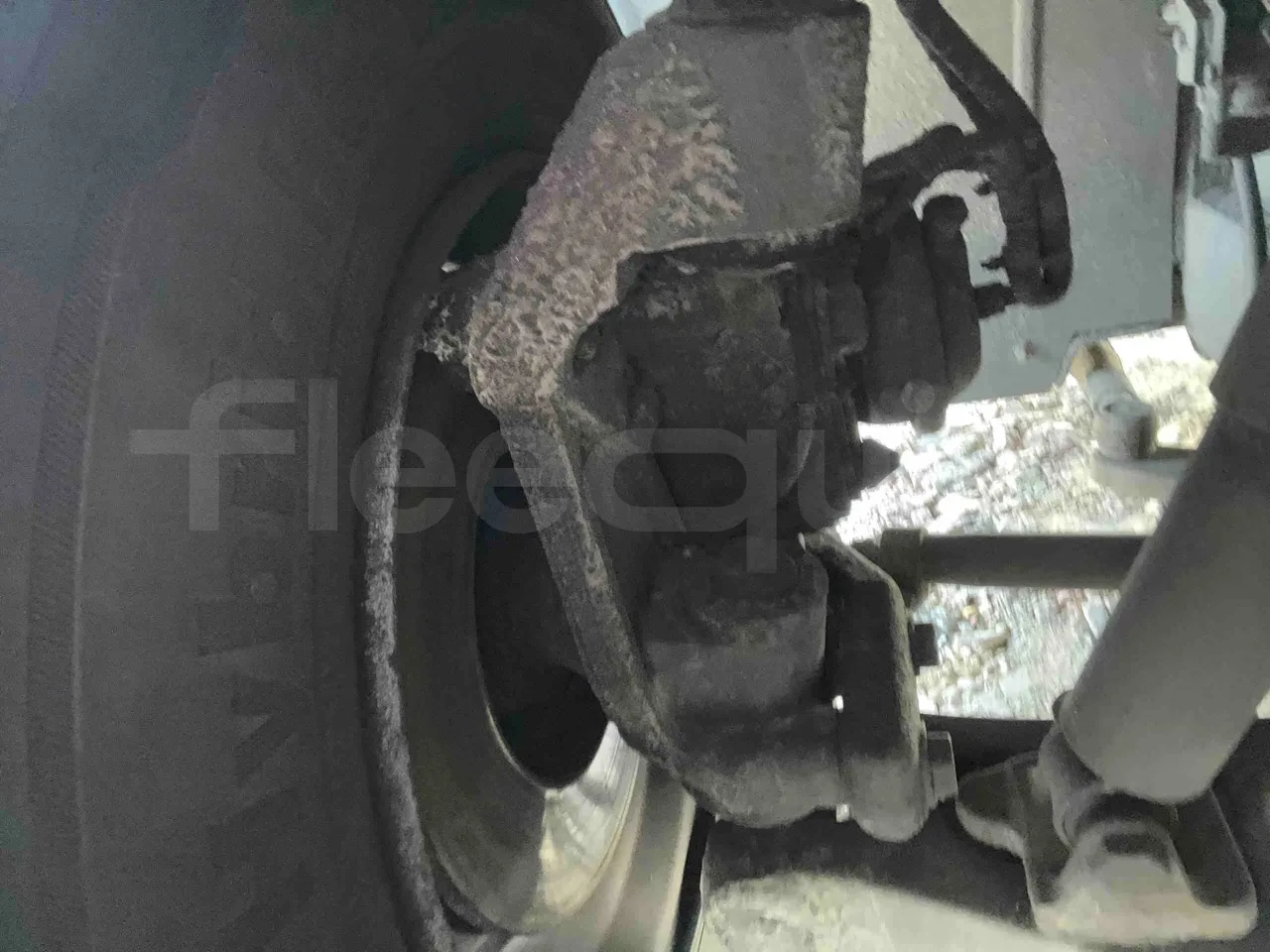Isuzu Visigo - front brake calipers left