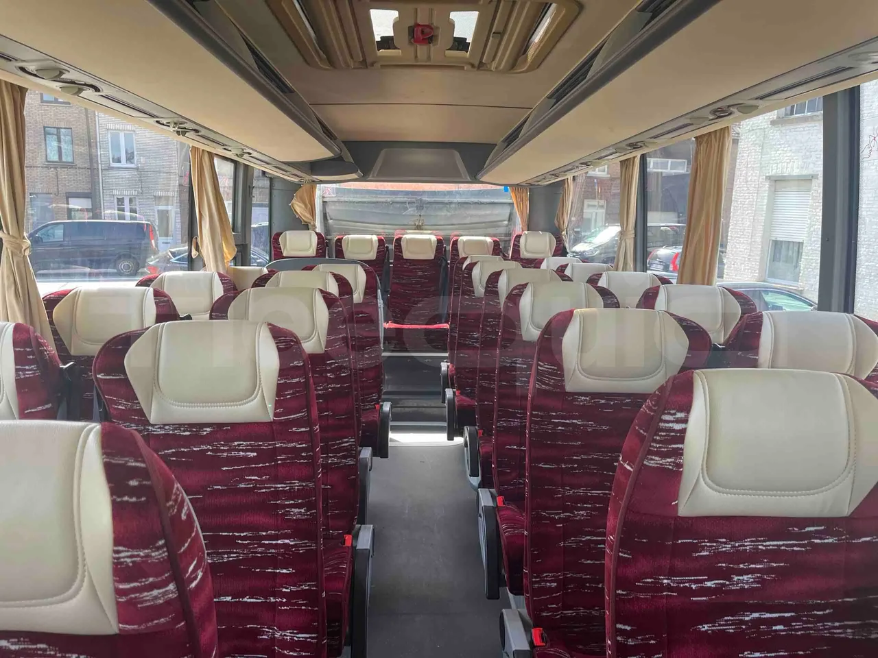 Isuzu Visigo - reverse view middle aisle