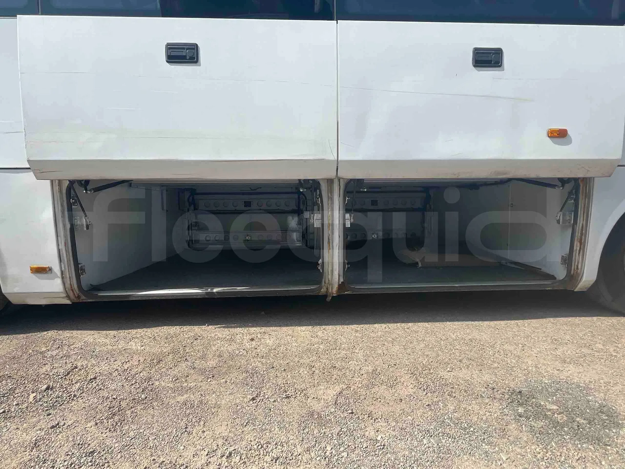Isuzu Visigo - luggage rack photo