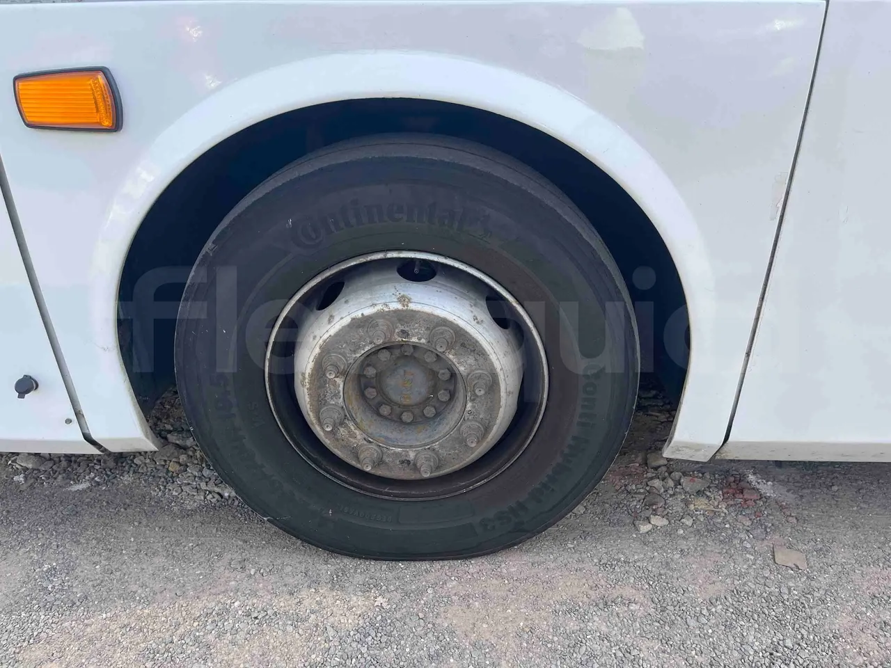 Isuzu Visigo - tread condition front tires left