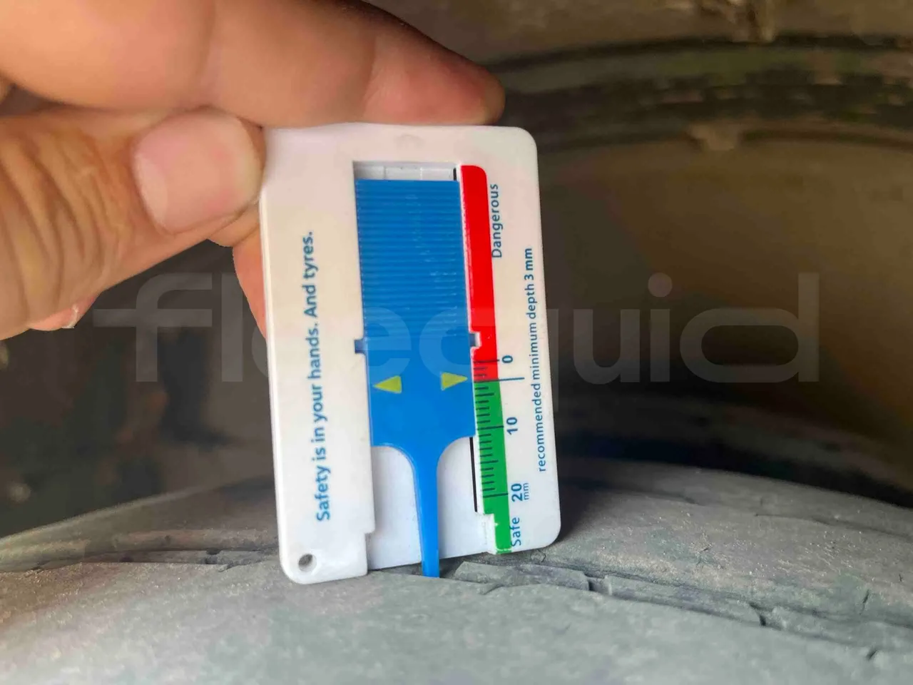 Isuzu Visigo - tread condition front tires right