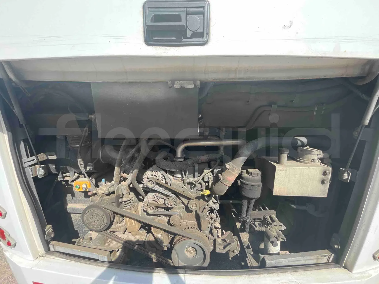Isuzu Visigo - rear hatch open