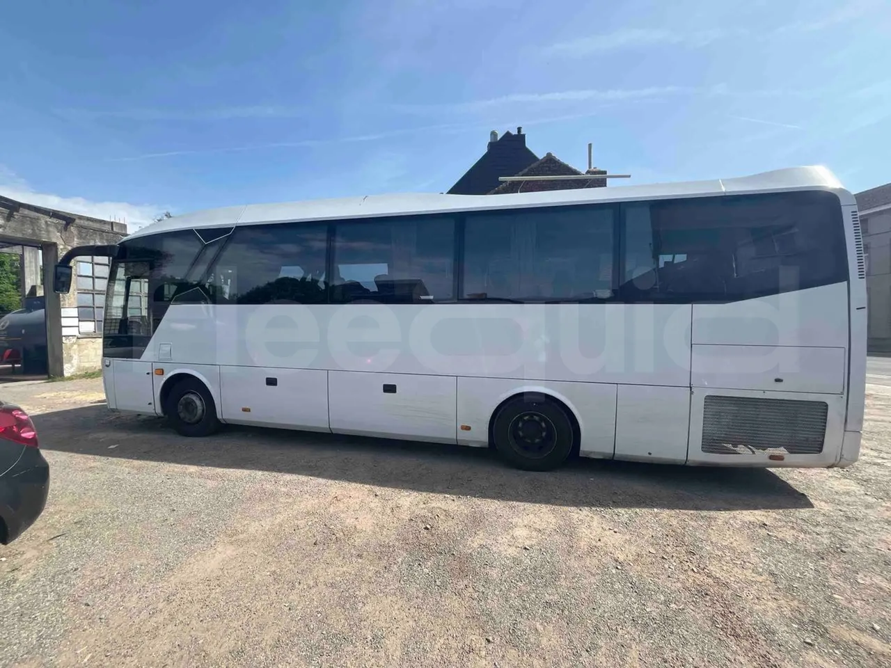 Isuzu Visigo - left side photo