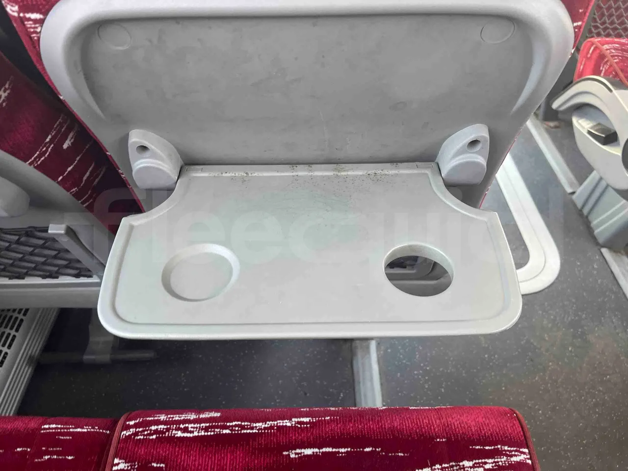 Isuzu Visigo - table detail photo