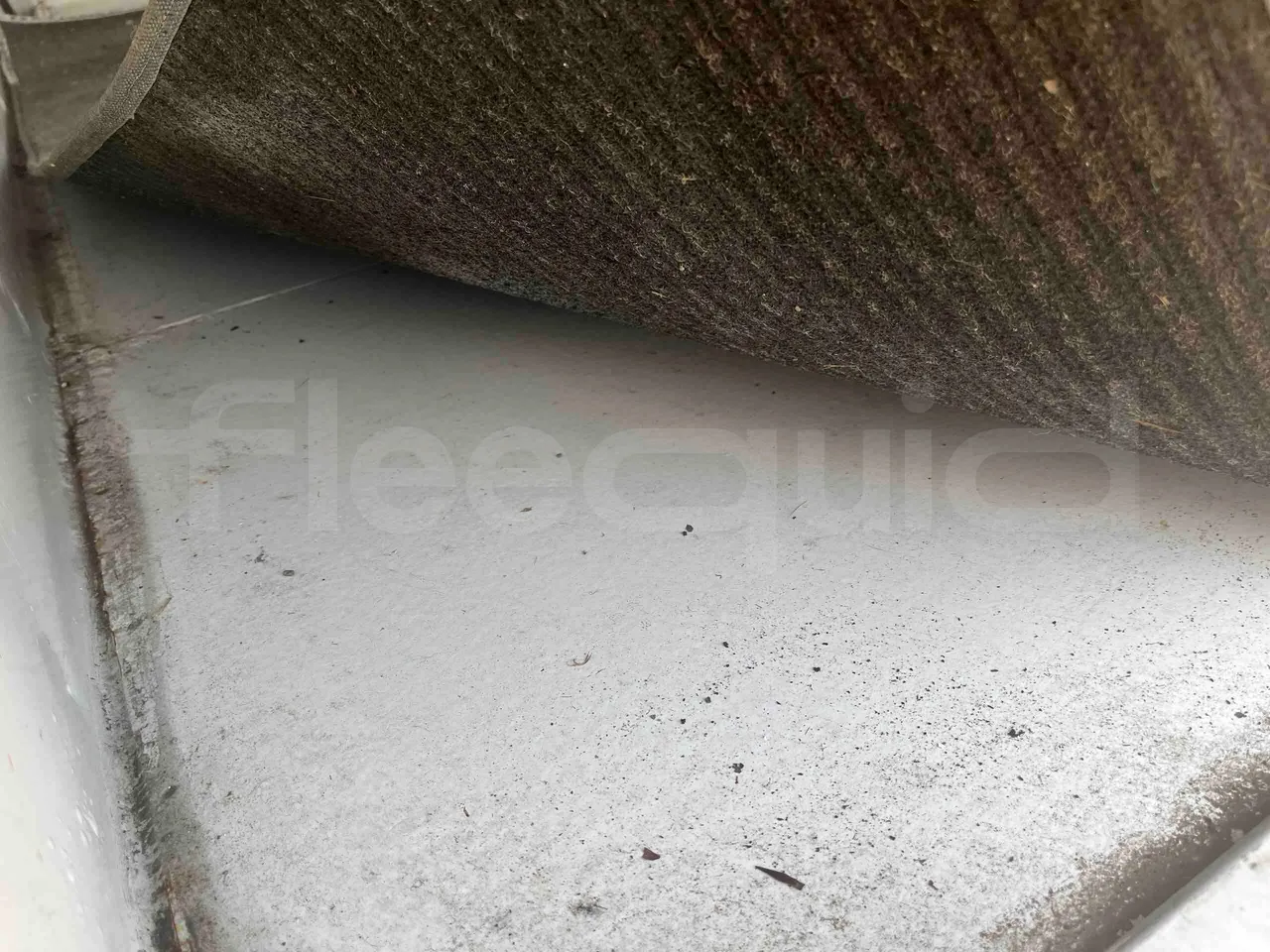 Isuzu Visigo - under carpet photo