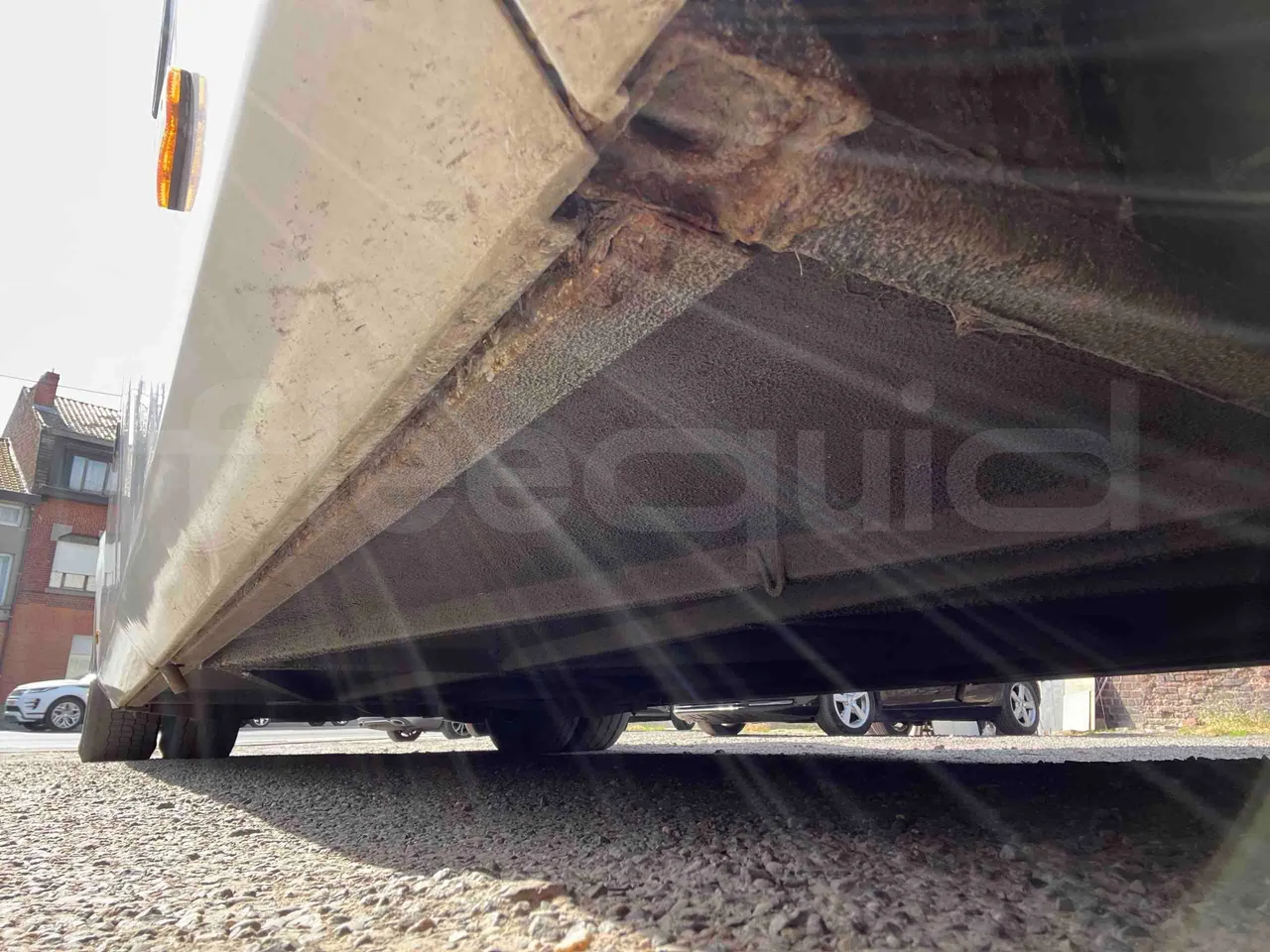 Isuzu Visigo - front axle right side