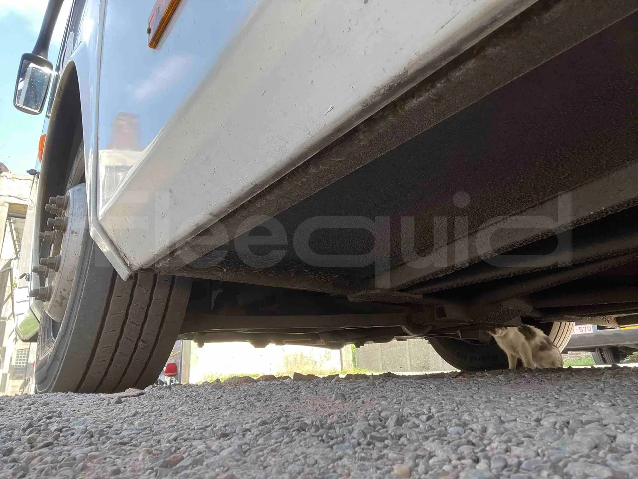 Isuzu Visigo - central undercarriage photo