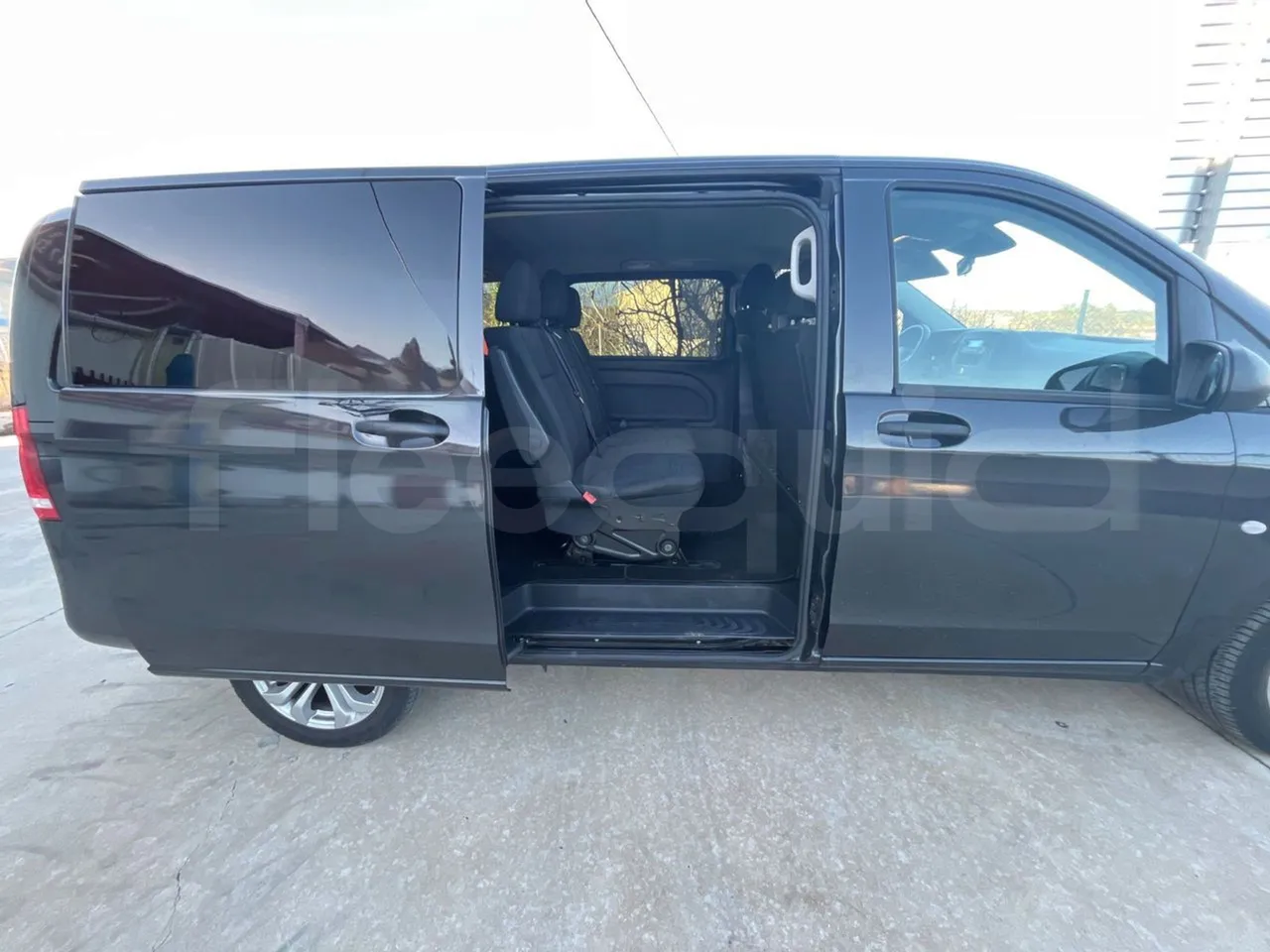 Mercedes-Benz Vito Tourer 639/2 116 CDI - Euro 6 - 120 kW - 5.140 mt - front door 3 open