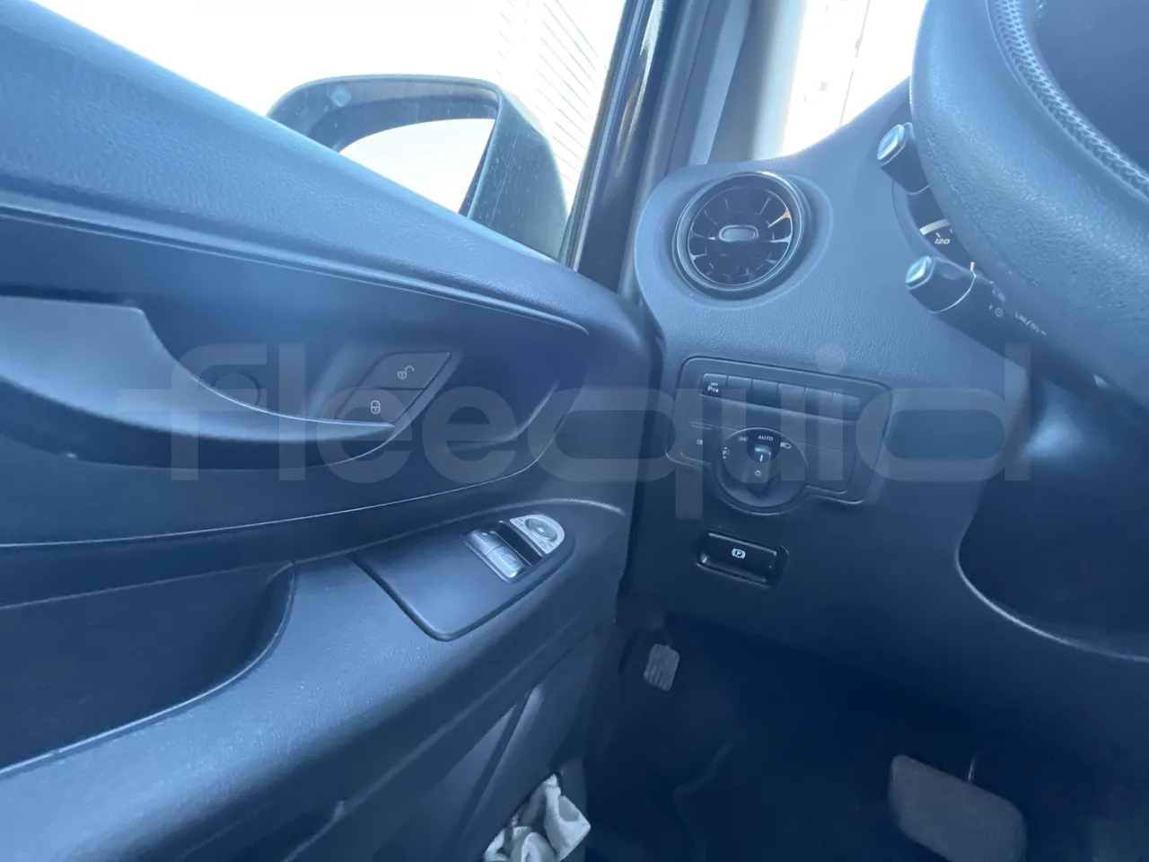 Mercedes-Benz Vito Tourer 639/2 116 CDI - Euro 6 - 120 kW - 5.140 mt - radio accessories photo