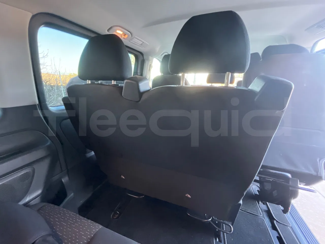 Mercedes-Benz Vito Tourer 639/2 116 CDI - Euro 6 - 120 kW - 5.140 mt - toilette accessories photo