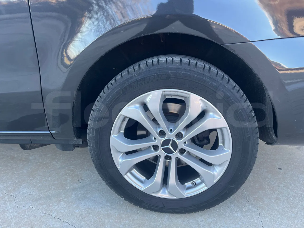 Mercedes-Benz Vito Tourer 639/2 116 CDI - Euro 6 - 120 kW - 5.140 mt - tread condition front tires left