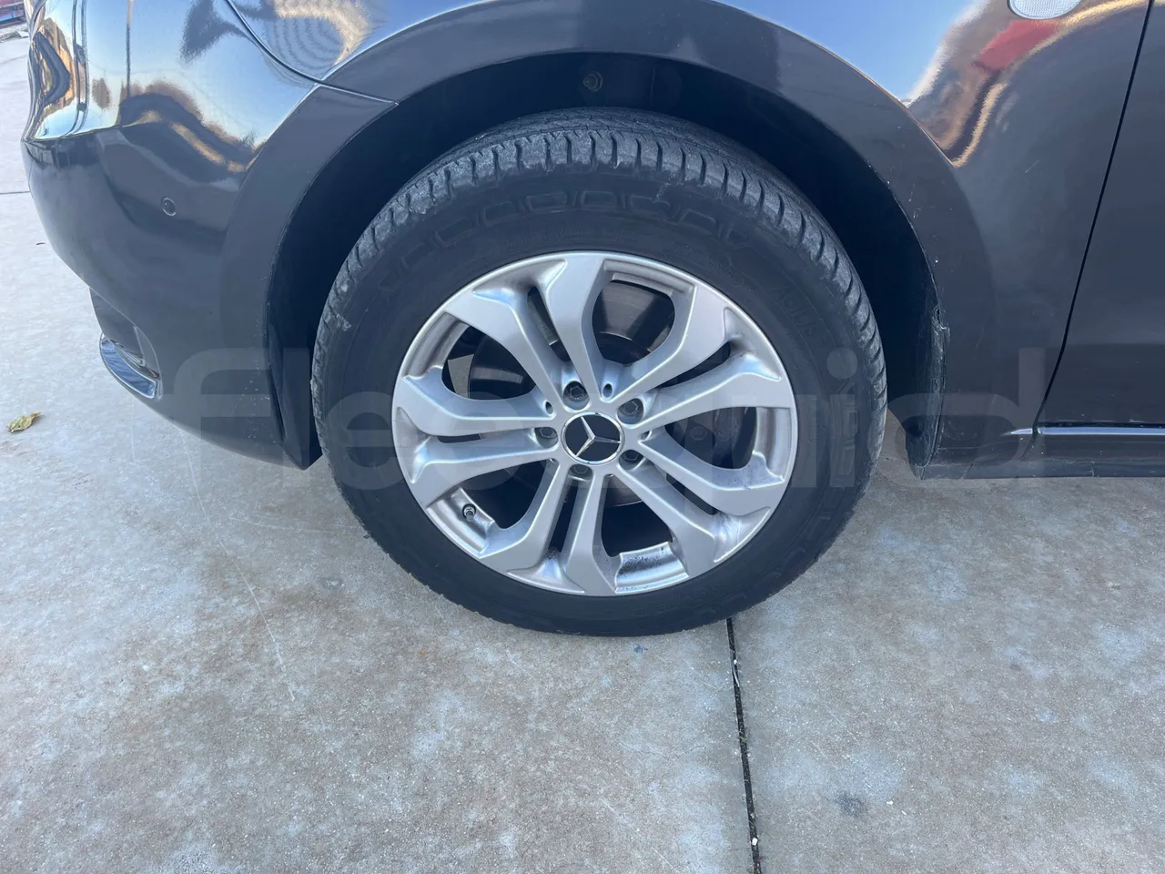 Mercedes-Benz Vito Tourer 639/2 116 CDI - Euro 6 - 120 kW - 5.140 mt - tread condition front tires right