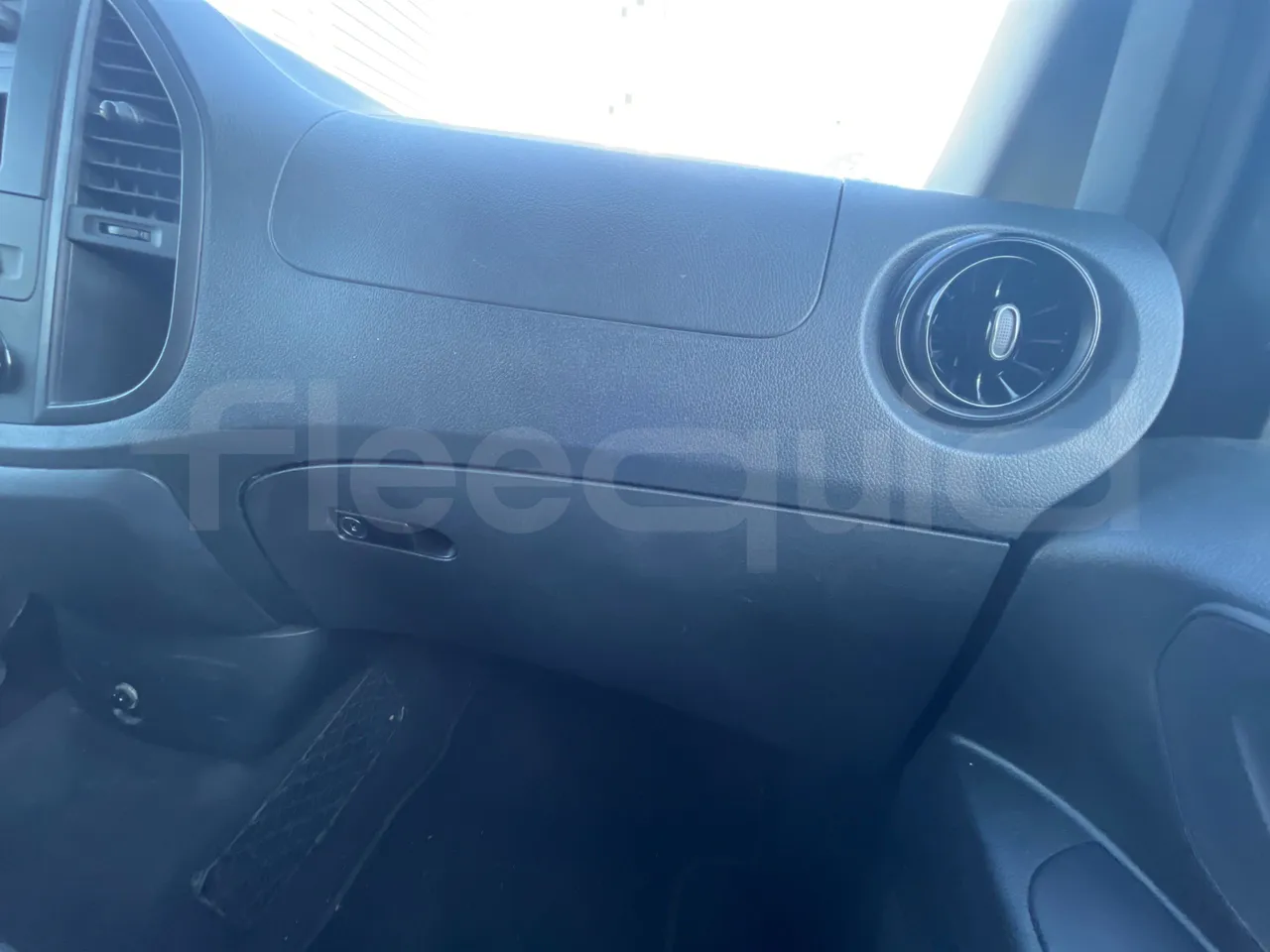 Mercedes-Benz Vito Tourer 639/2 116 CDI - Euro 6 - 120 kW - 5.140 mt - hostess seat photo