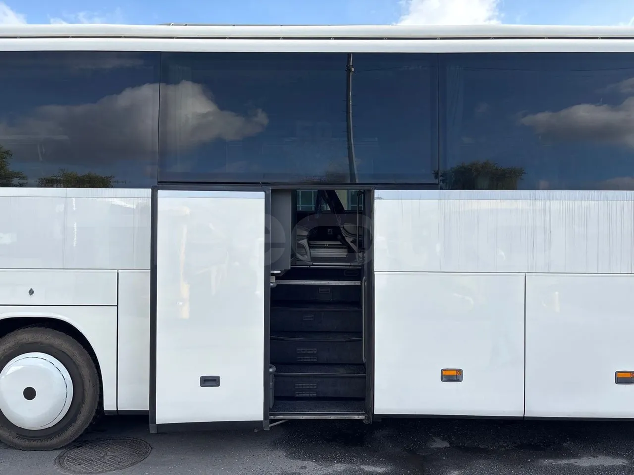 Setra S415 HD - EUR5 - 315kW - 12.2m - front door 2 open