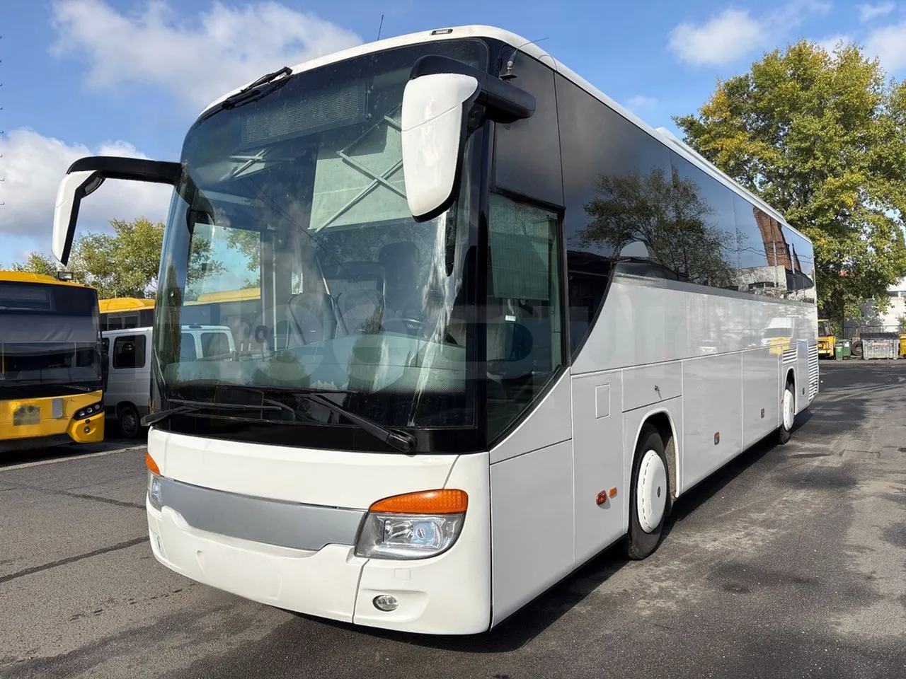 Setra S415 HD - EUR5 - 315kW - 12.2m - 3/4 front left
