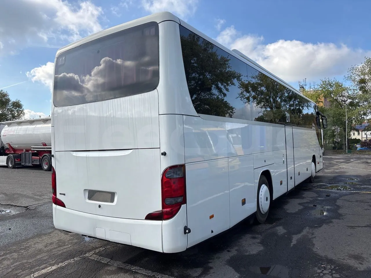 Setra S415 HD - EUR5 - 315kW - 12.2m - 3/4 right rear doors closed