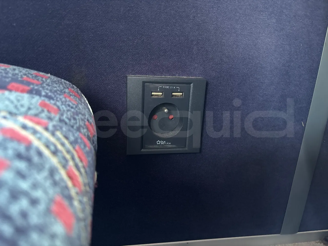 Setra S415 HD - EUR5 - 315kW - 12.2m - usb charging detail