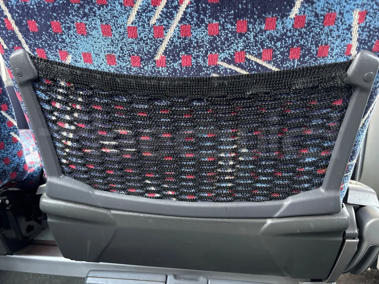 Setra S415 HD - EUR5 - 315kW - 12.2m - mesh detail photo