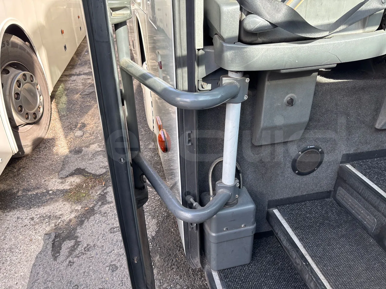 Setra S415 HD - EUR5 - 315kW - 12.2m - door mechanism photo
