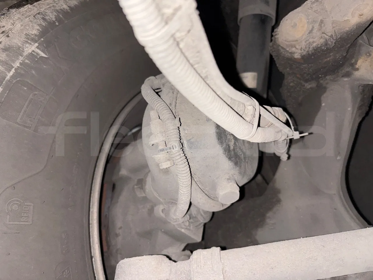 Setra S415 HD - EUR5 - 315kW - 12.2m - front brake calipers right