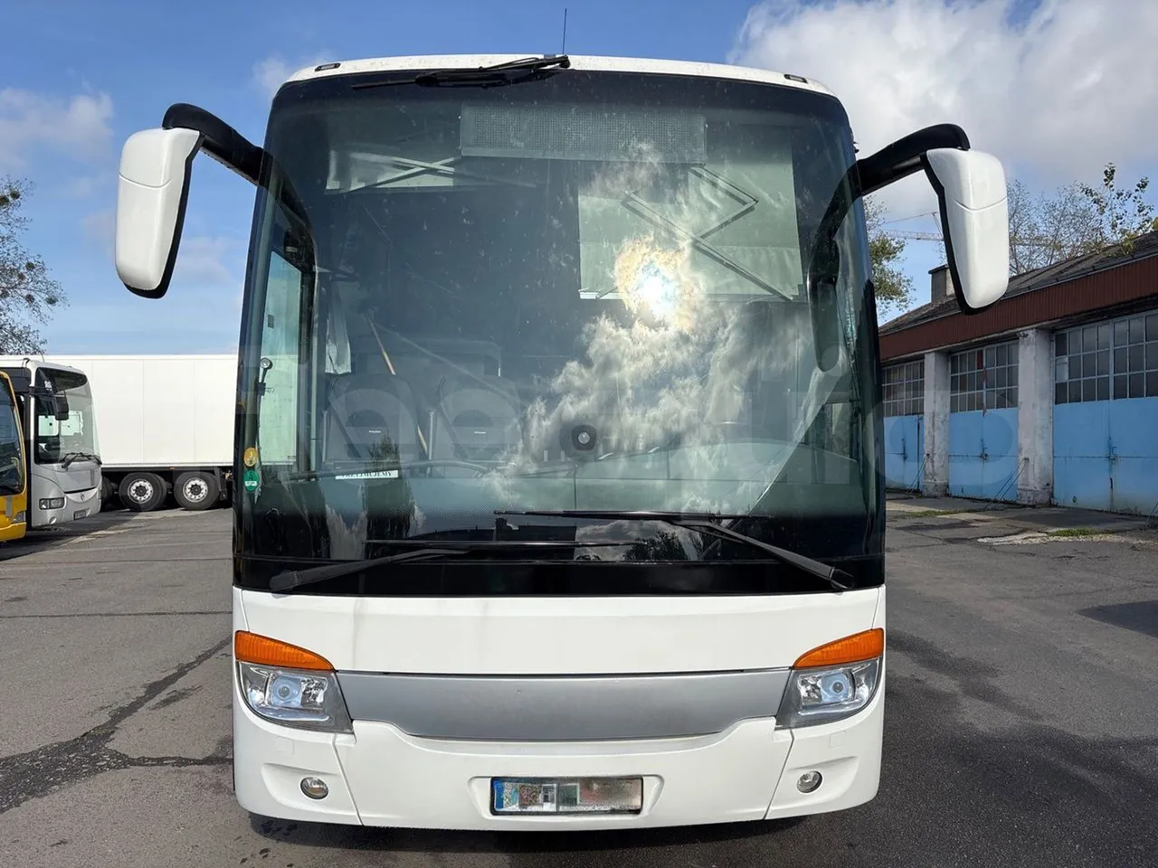 Setra S415 HD - EUR5 - 315kW - 12.2m - front photo