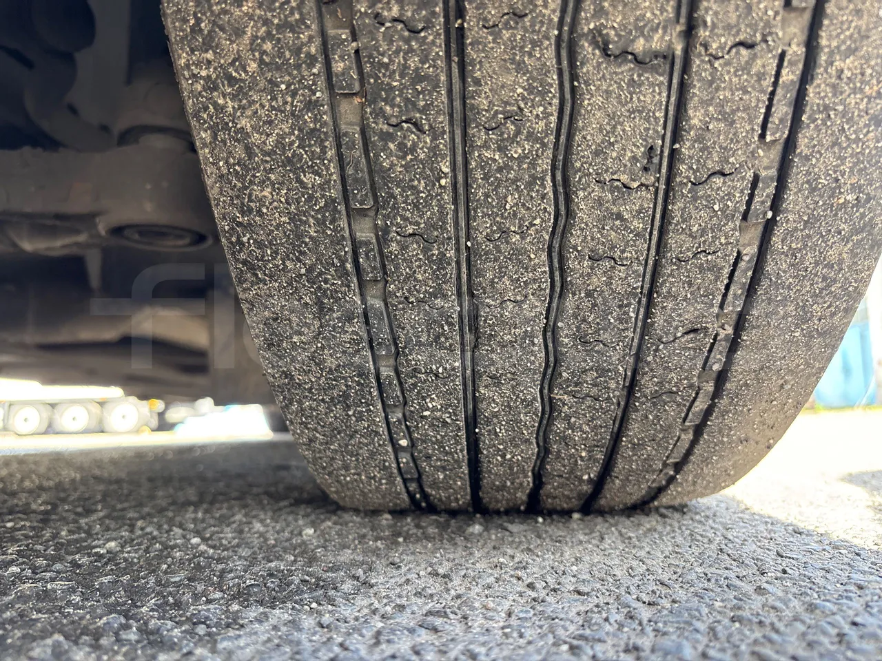 Setra S415 HD - EUR5 - 315kW - 12.2m - tread condition front tires left