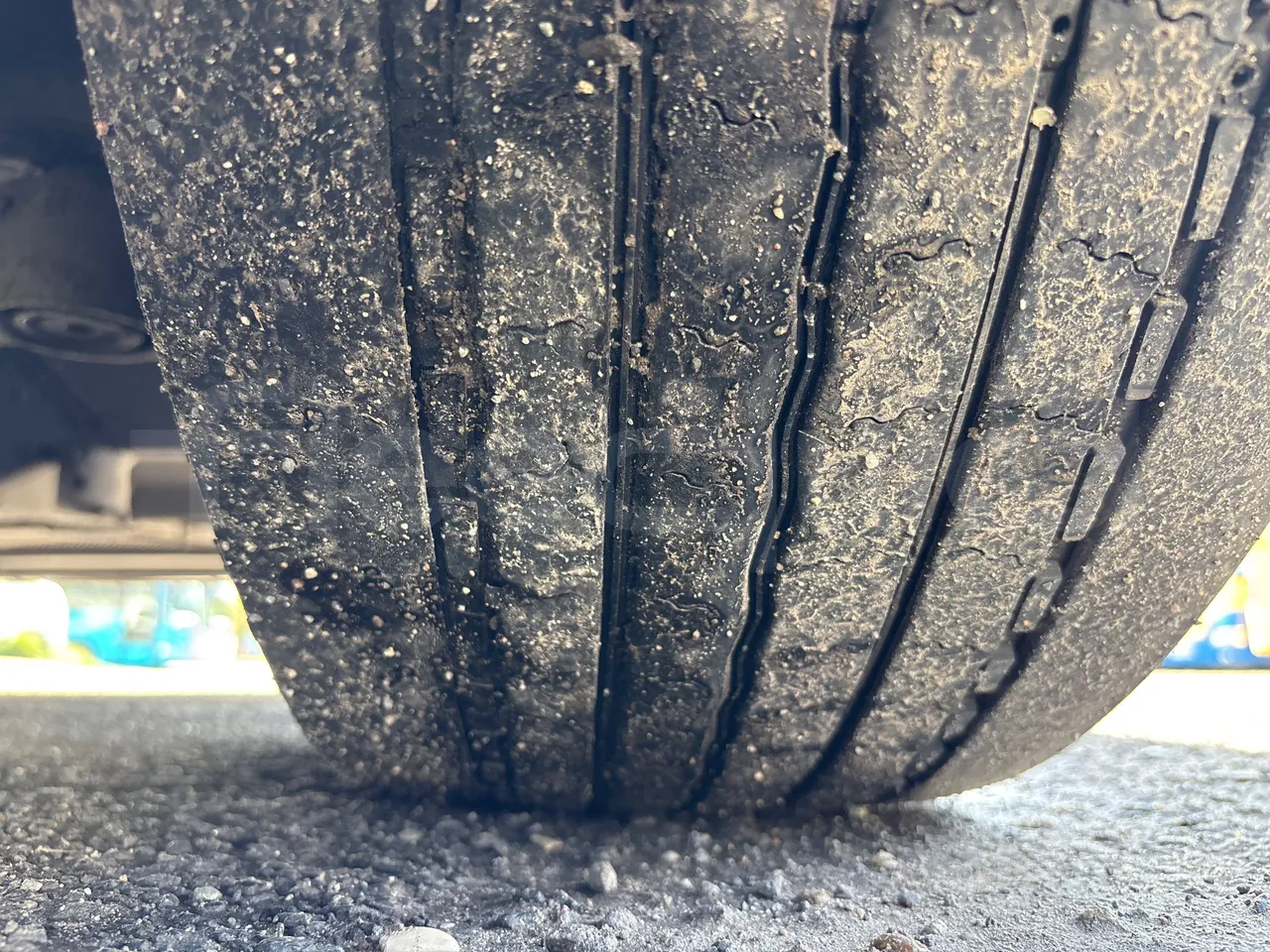 Setra S415 HD - EUR5 - 315kW - 12.2m - tread condition front tires right