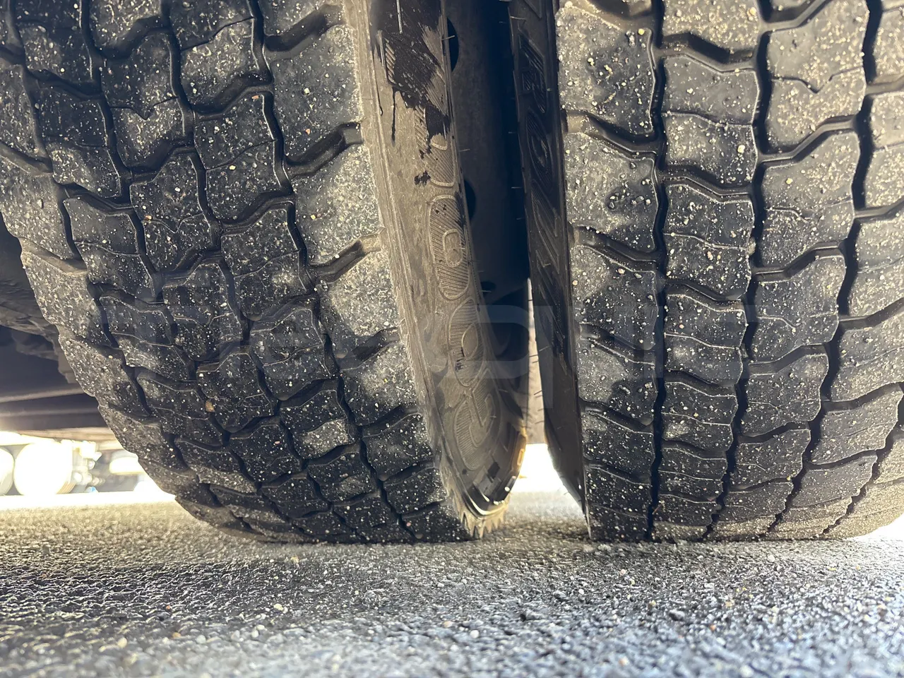 Setra S415 HD - EUR5 - 315kW - 12.2m - tread condition second axle tires left