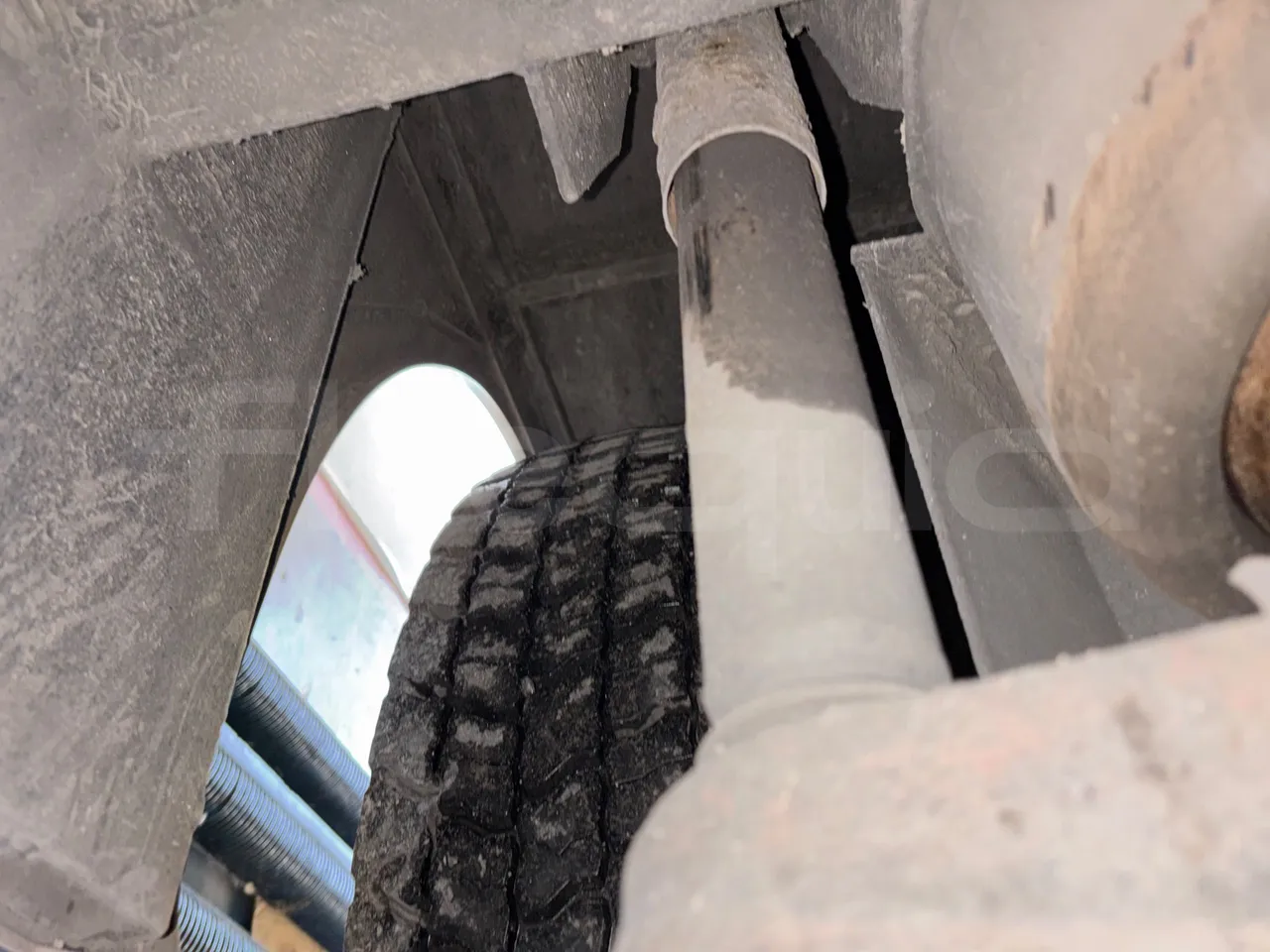 Setra S415 HD - EUR5 - 315kW - 12.2m - axle 2 shock absorbers 1 right