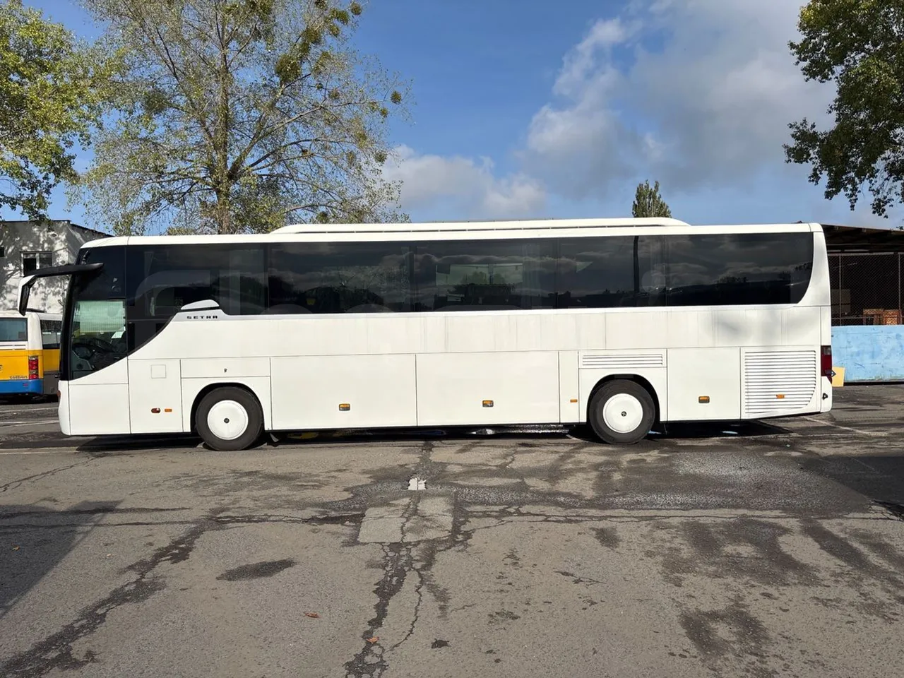 Setra S415 HD - EUR5 - 315kW - 12.2m - left side photo