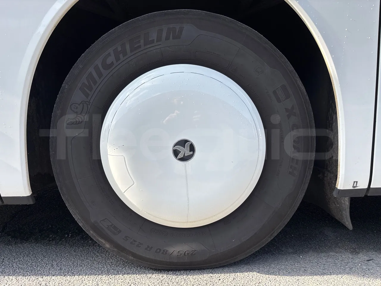 Setra S415 HD - EUR5 - 315kW - 12.2m - front left tire measurements