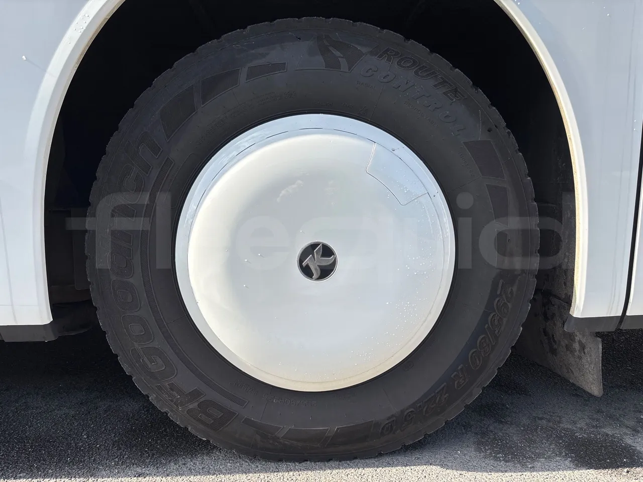 Setra S415 HD - EUR5 - 315kW - 12.2m - rear left tire photo