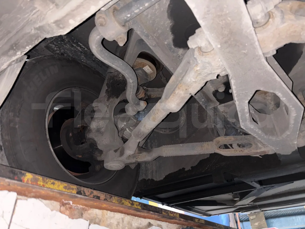 Setra S415 HD - EUR5 - 315kW - 12.2m - front axle right side