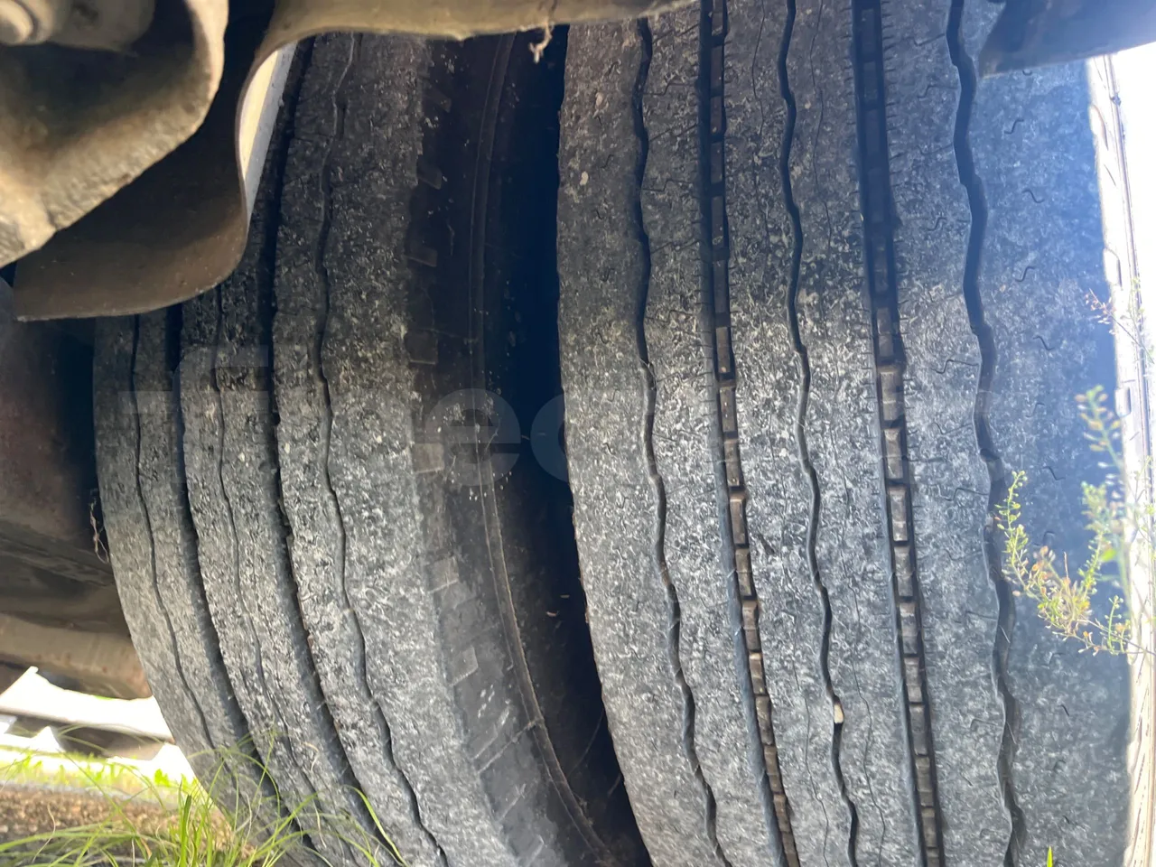 Mercedes-Benz OLIMPIA O 404 RH - Euro 1 - 280 kW -12 mt - tread condition second axle tires left