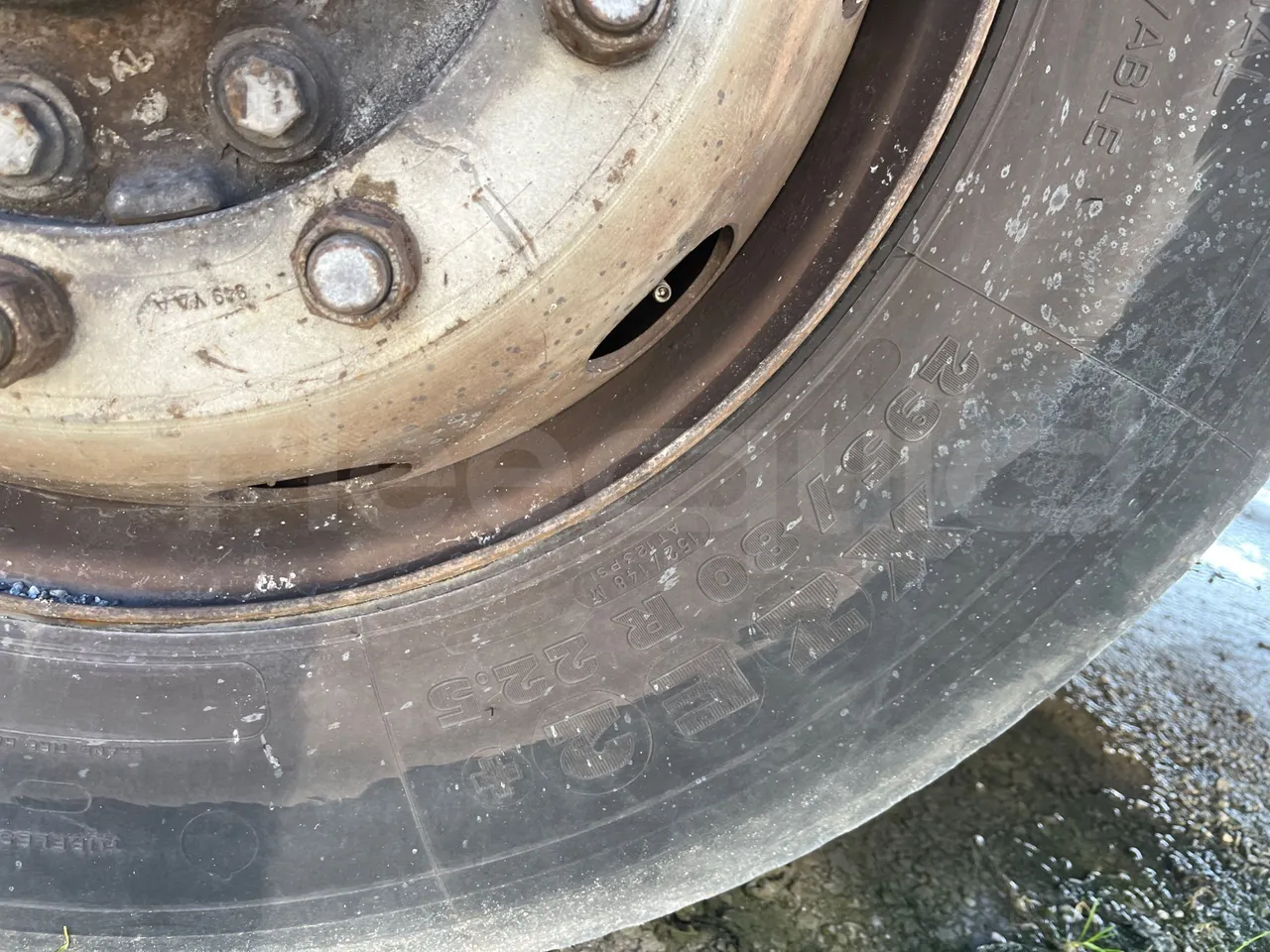 Mercedes-Benz OLIMPIA O 404 RH - Euro 1 - 280 kW -12 mt - rear left tire photo