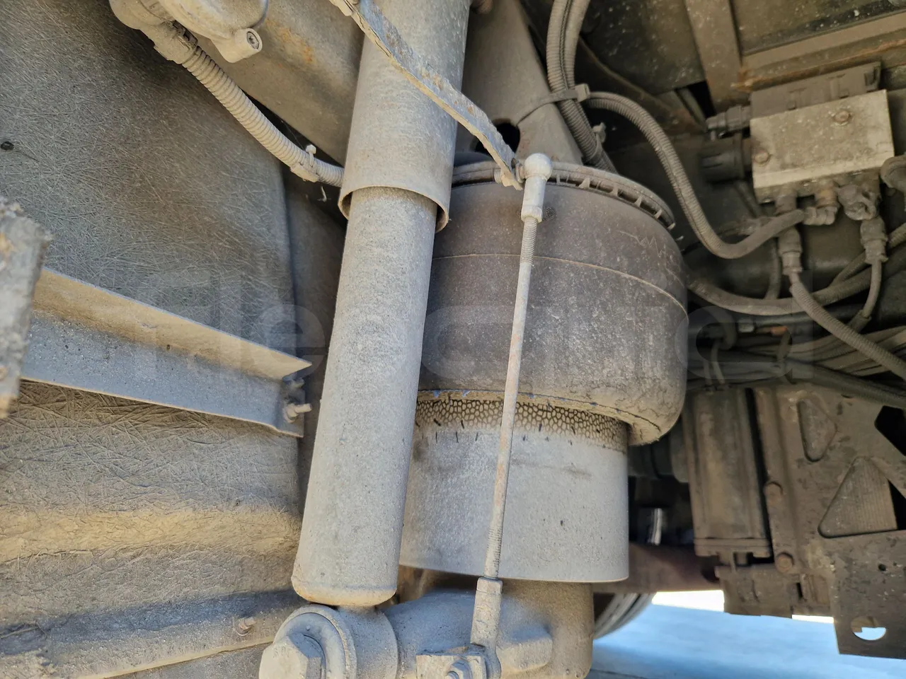 Irisbus Domino 397E.12-EUR4 -331kW -12.41m - axel 2 air springs 2 right