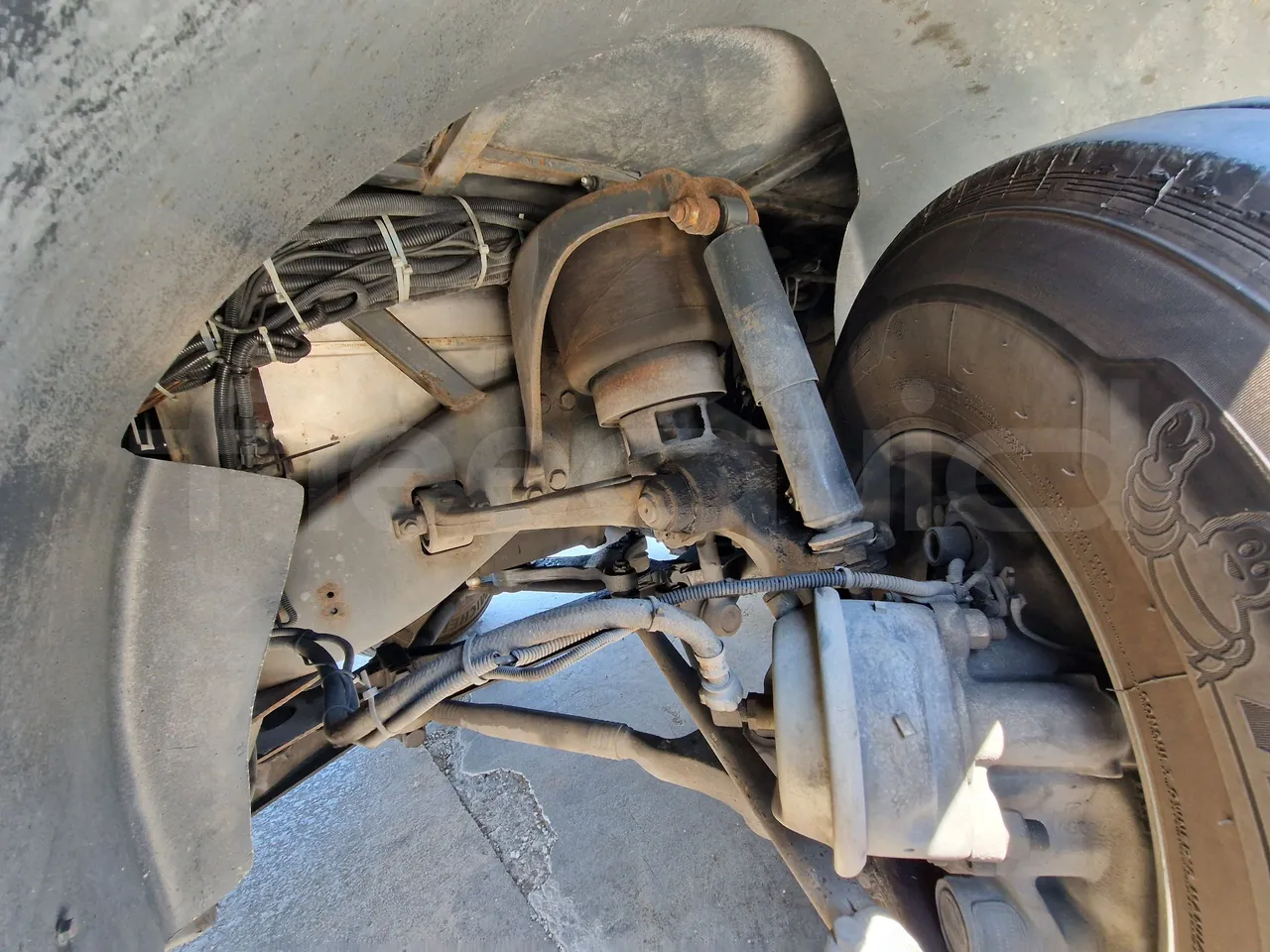 Irisbus Domino 397E.12-EUR4 -331kW -12.41m - front air springs left