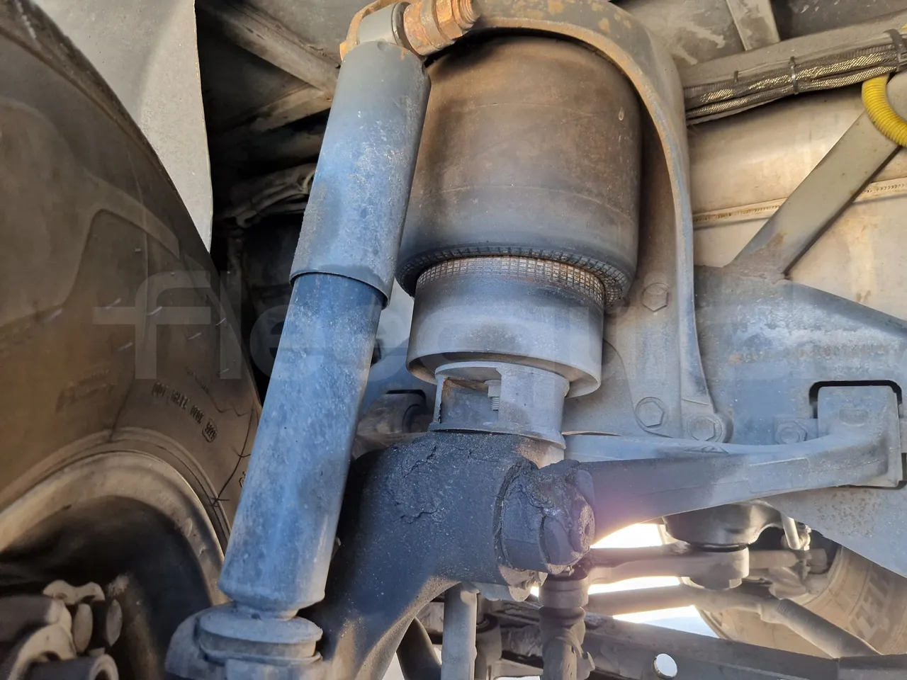 Irisbus Domino 397E.12-EUR4 -331kW -12.41m - front air springs right
