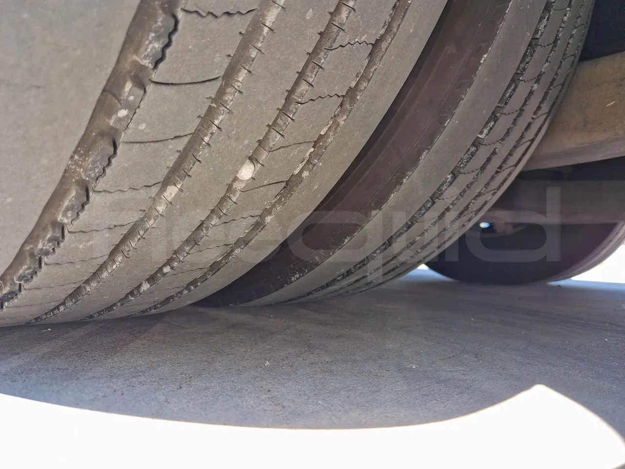 Irisbus Domino 397E.12-EUR4 -331kW -12.41m - tread condition second axle tires left